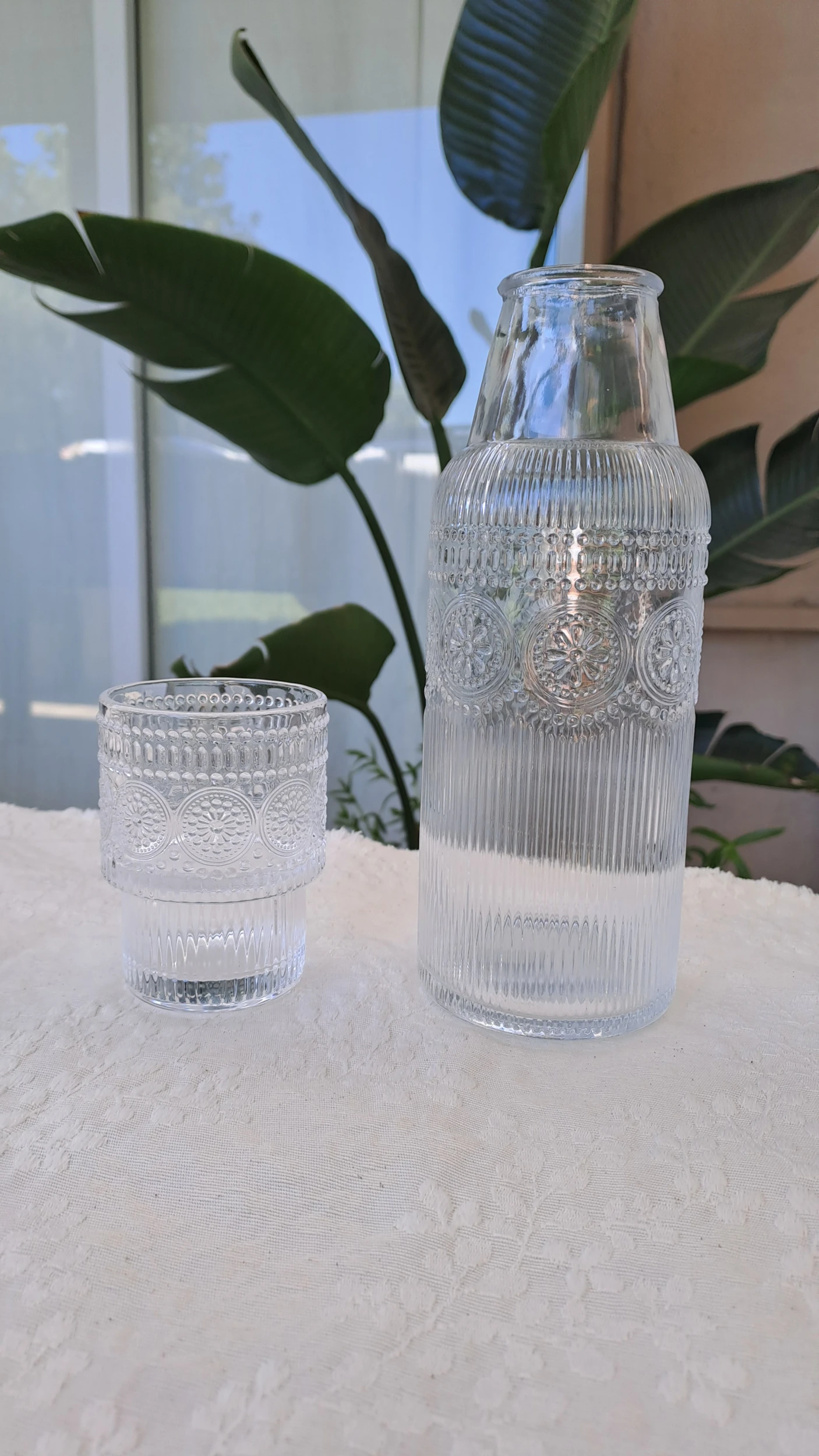 Set de botella y vaso de vidrio flor 1lt