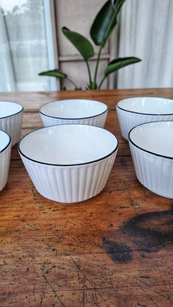 Bowls conicos con borde negro de ceramica x1unid.