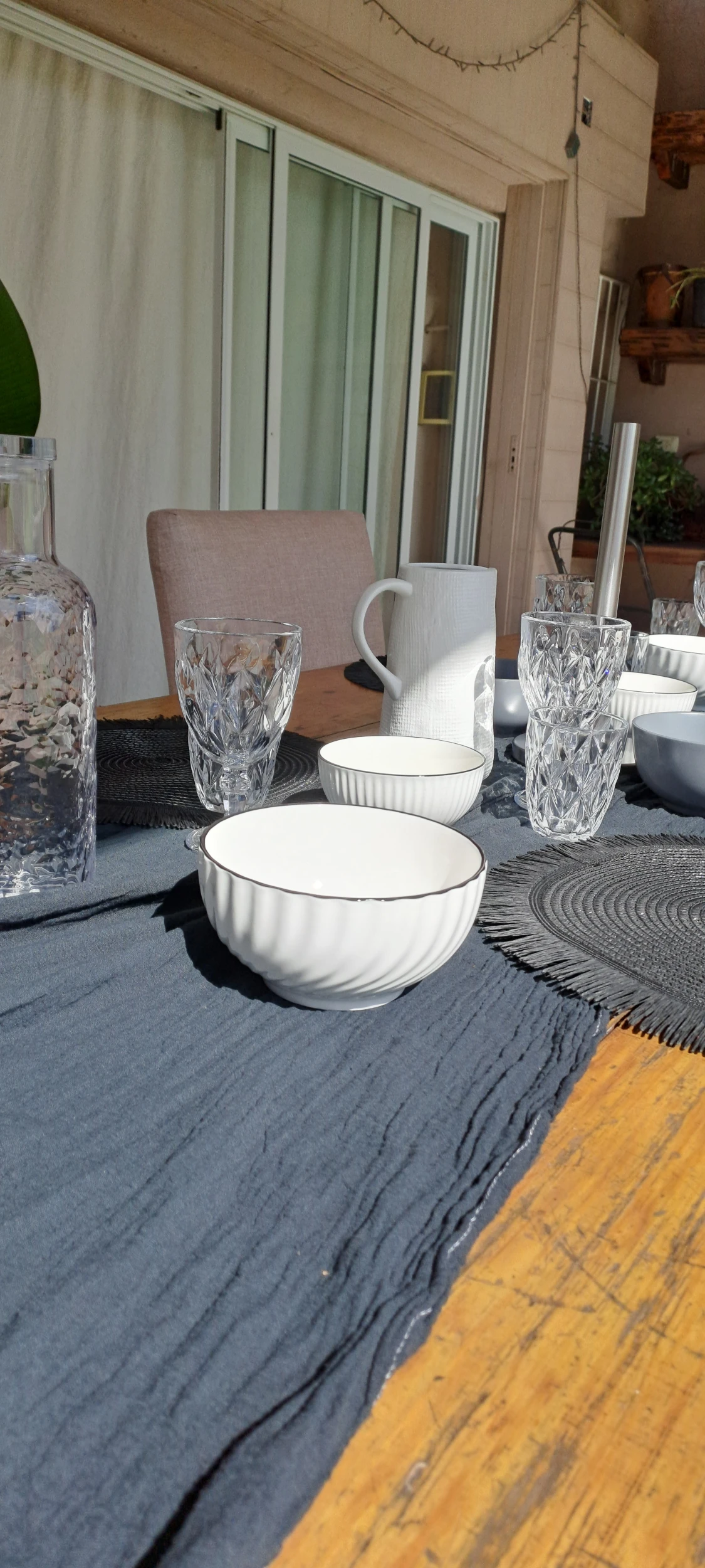 Camino de gasa arrugada grafito