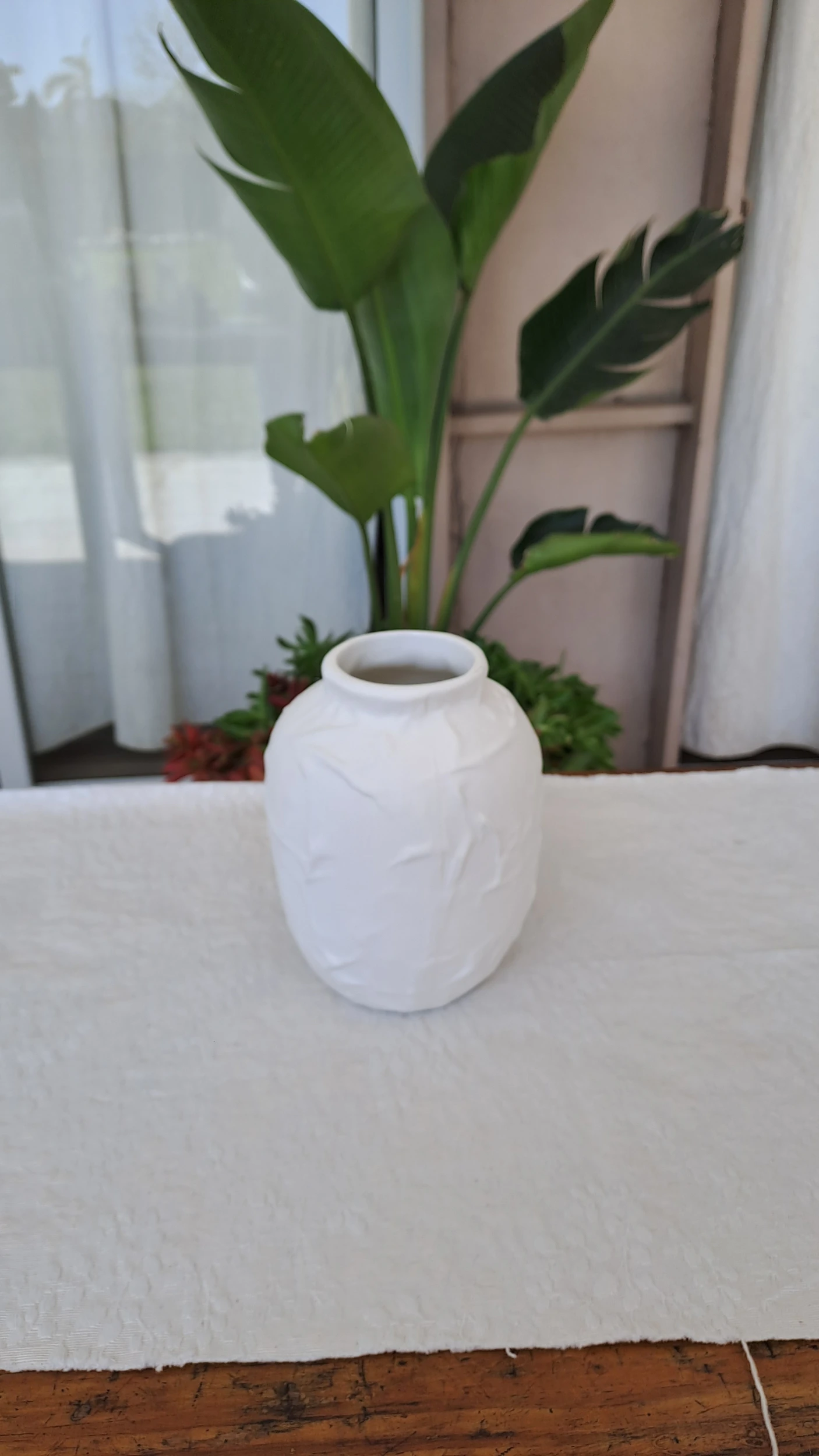 Florero de ceramica lineas blancas