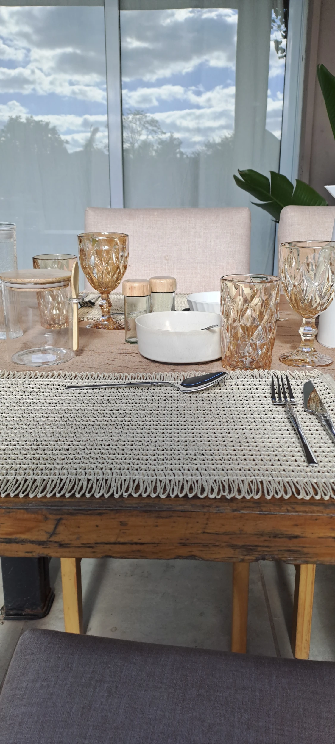 Individuales rectangular con flecos beige x6 unid.
