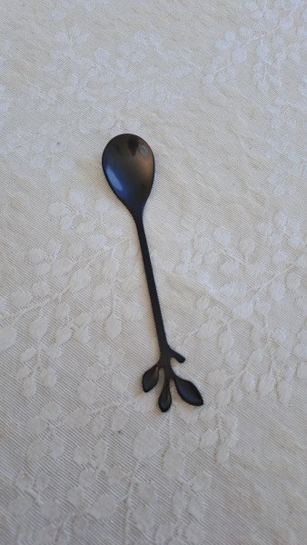 Cuchara de acero negro hojitas X1