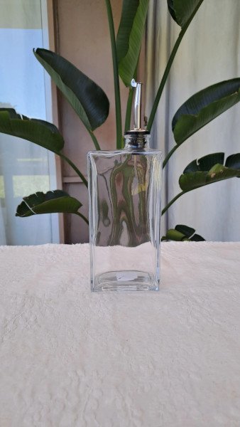 Aceitero de vidrio con pico