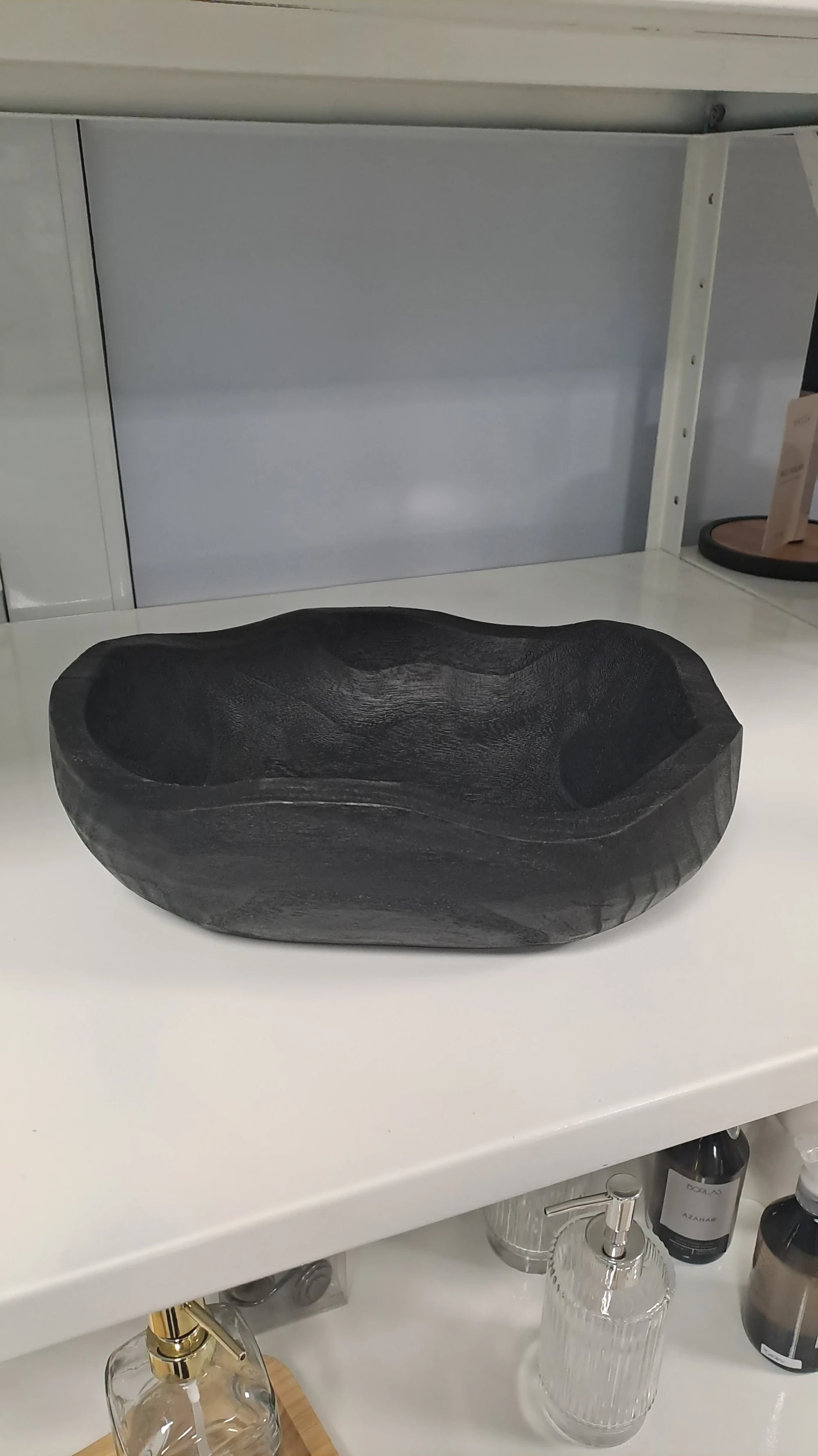 Cuenco de madera negro