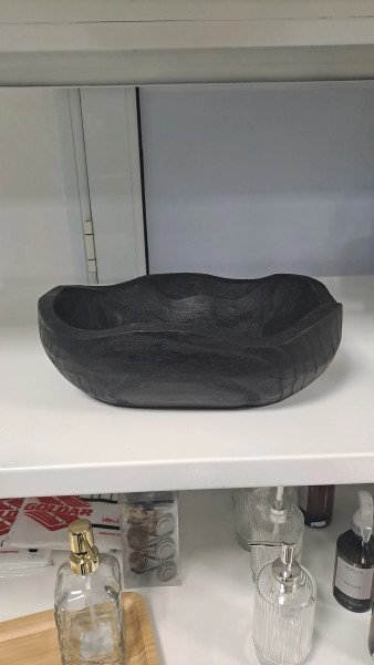 Cuenco de madera negro