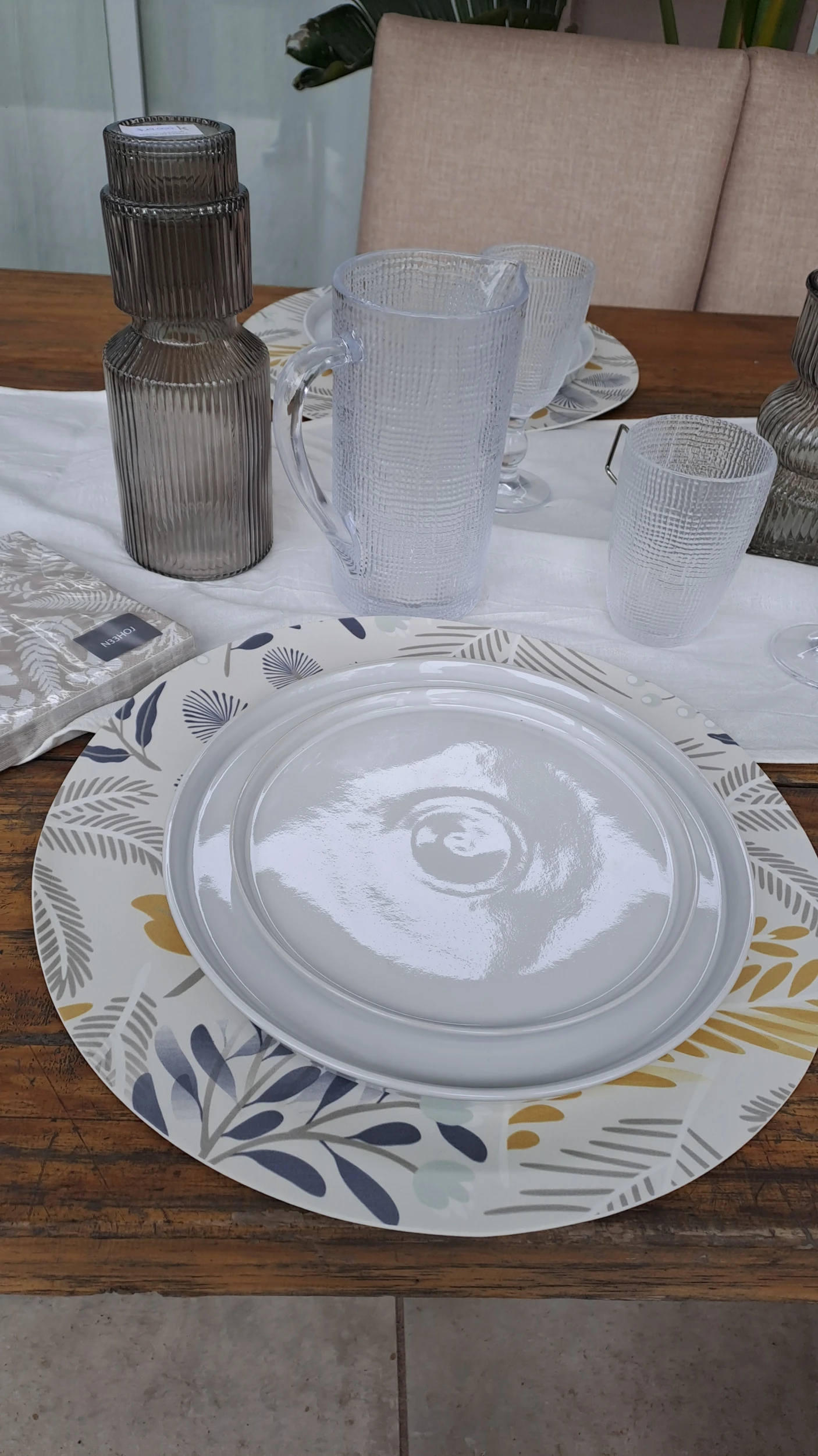 Individual circular de PVC flores grises y mostaza x6unid